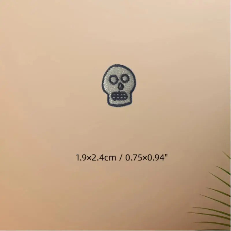1Set Heart Cat Skull Birds Embroidered Patches Clothing Hat Bag Shoe Repair Material Phone Gift Box Decor DIY Accessory