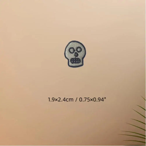 1Set Heart Cat Skull Birds Embroidered Patches Clothing Hat Bag Shoe Repair Material Phone Gift Box Decor DIY Accessory