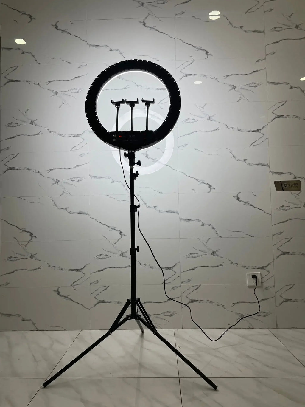 HQ-21n 21 Inch LED Ring Light Photography Lamp Set Stepless Dimmable with Phone Holders Remote Control for Selfie Makeup
